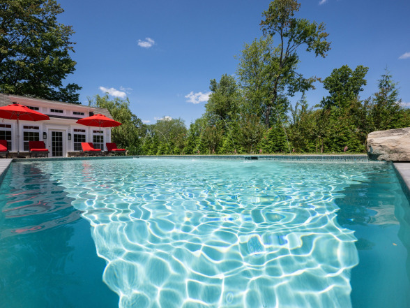 Luxury pool design and construction in Mendham, NJ
